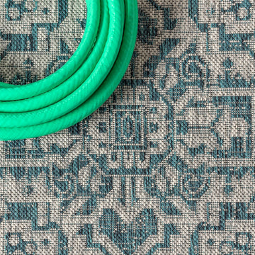 Sinjuri Medallion Textured Weave Indoor/outdoor Area Rug
